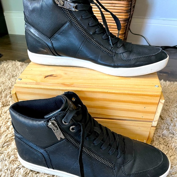 Guess Mens Size 12 - Picture 2 of 2